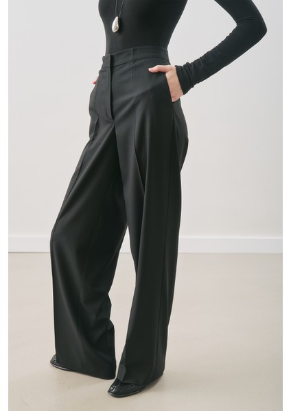 Klasik Kesim Kumaş Pantolon Siyah
