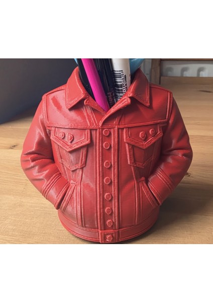 Kırmızı Ceket Formlu 3D Baskı Dekoratif Kalemlik
