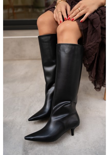 Polka Siyah Deri Sivri Burun Düz Çizme modelleri