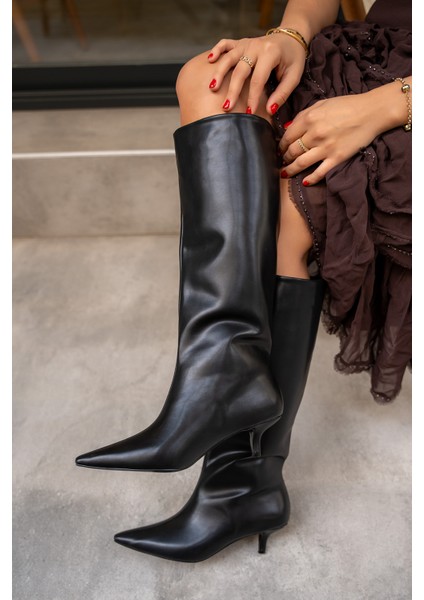 Polka Siyah Deri Sivri Burun Düz Çizme fırsatları