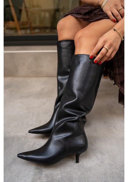Polka Siyah Deri Sivri Burun Düz Çizme indirimleri