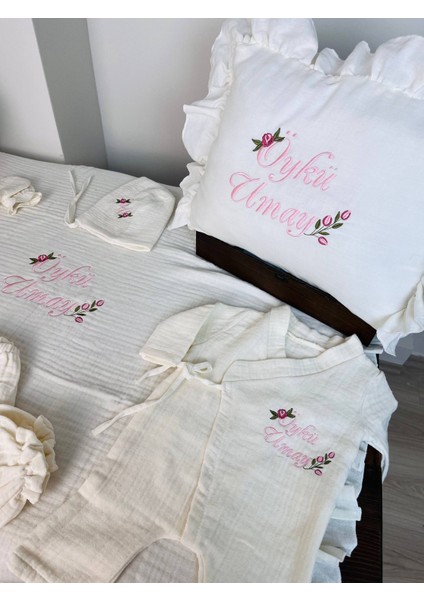 Isme Özel Nakış Işlemeli %100 Pamuk Müslin Hastane Çıkış Seti Takı Yastığı ve Puset Örtüsü