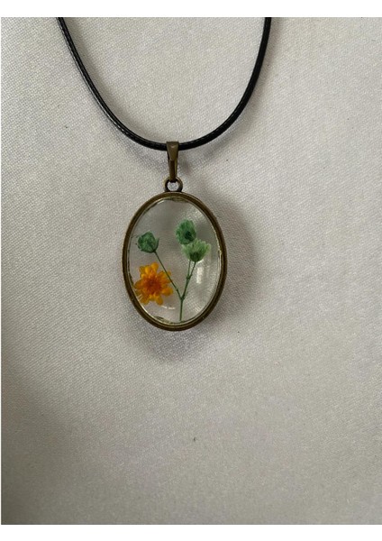 Kurutulmuş Sarı Yeşil Çiçek Figürlü Kolye Siyah Deri Ipli fırsatları