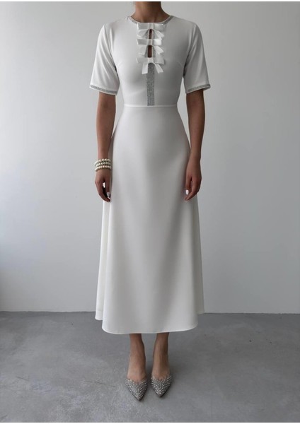 Wera Taşlı Fiyonk Detaylı Elbise