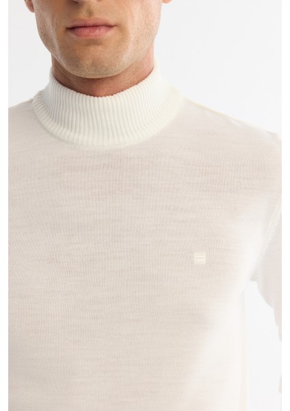 Erkek Beyaz Yarım Balıkçı Yaka Tüylenmeyen Triko Regular Fit Kazak E005001 fiyatları