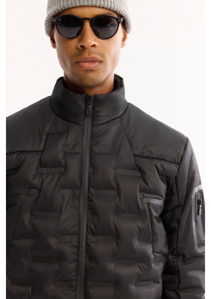 Erkek Siyah Kapüşonlu Su İtici Rüzgar Geçirmez Şişme Regular Fit Mont B006082 fiyatları