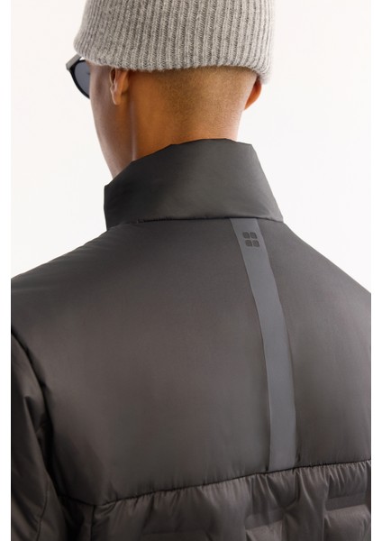 Erkek Siyah Kapüşonlu Su İtici Rüzgar Geçirmez Şişme Regular Fit Mont B006082 fırsatları