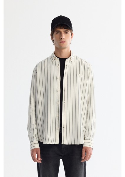 Erkek Beyaz Alttan Britli Yaka Çizgili Rayon Regular Fit Gömlek A42Y2051
