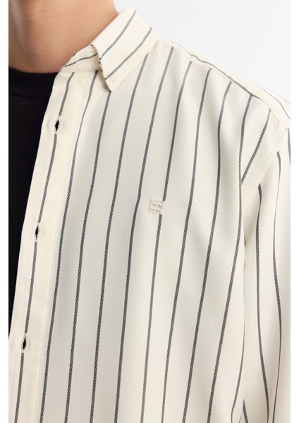 Erkek Beyaz Alttan Britli Yaka Çizgili Rayon Regular Fit Gömlek A42Y2051 modelleri