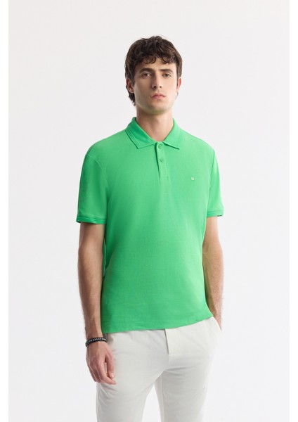 Erkek Yeşil Kıvrılmaz Polo Yaka %100 Pamuk Basic Regular Fit T-Shirt B001032