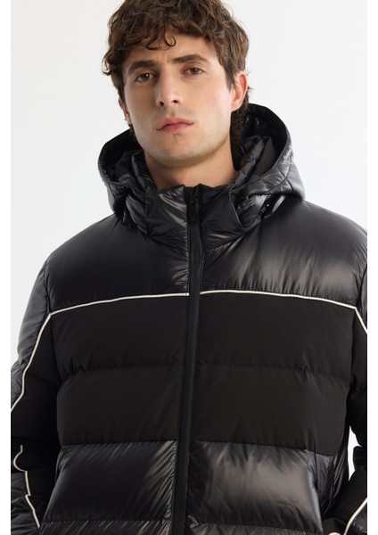 Erkek Siyah Kapüşonlu Su İtici Rüzgar Geçirmez Parlak Şişme Comfort Fit Mont A42Y6012 fiyatları
