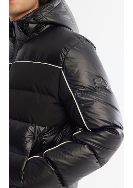 Erkek Siyah Kapüşonlu Su İtici Rüzgar Geçirmez Parlak Şişme Comfort Fit Mont A42Y6012 modelleri