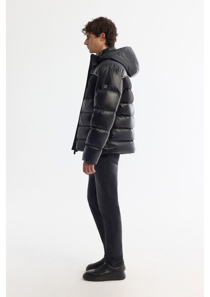 Erkek Siyah Kapüşonlu Su İtici Rüzgar Geçirmez Parlak Şişme Comfort Fit Mont A42Y6012 fırsatları