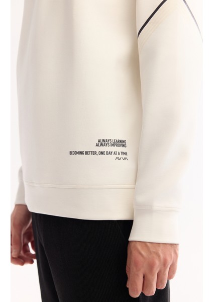 Erkek Ekru Bisiklet Yaka Pamuklu Bi-Stretch Baskılı Regular Fit Sweatshirt A52Y1258 indirimleri