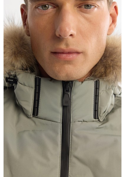 Erkek Nil Yeşili Kapüşonlu Su İtici Rüzgar Geçirmez Kaz Tüyü Şişme Comfort Fit Mont A42Y6010 indirimleri