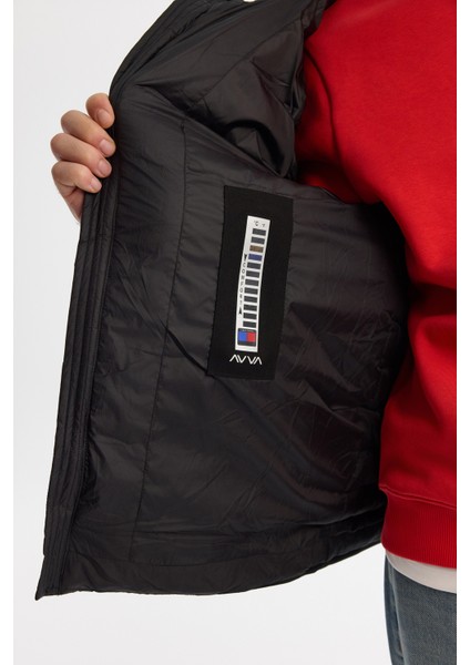 Erkek Siyah Kapüşonlu Su İtici Rüzgar Geçirmez Comfort Fit Mont A42Y6155