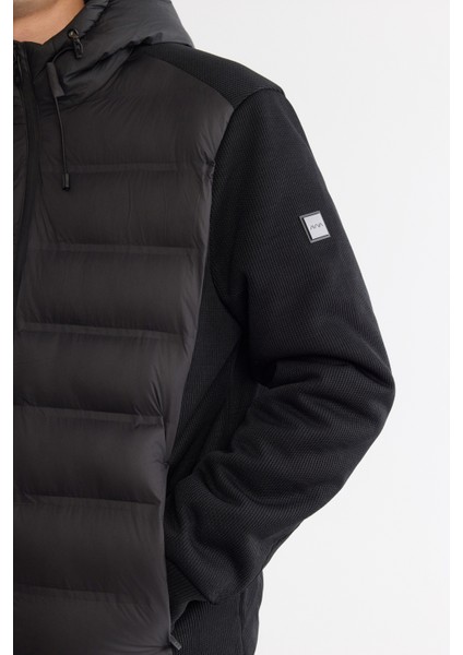 Erkek Siyah Kapüşonlu Su İtici Rüzgar Geçirmez Comfort Fit Mont A42Y6155