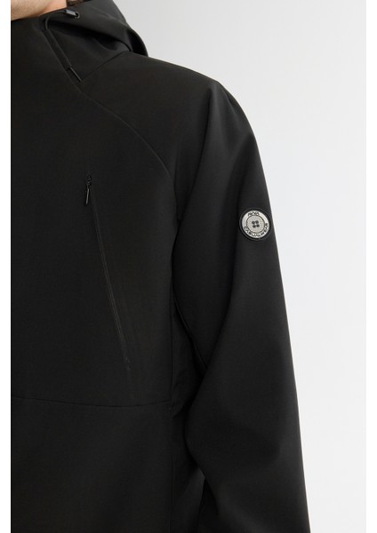 Erkek Siyah Kapüşonlu Su İtici Rüzgar Geçirmez Mıknatıs Kapama Mevsimlik Mont A42Y6083 modelleri