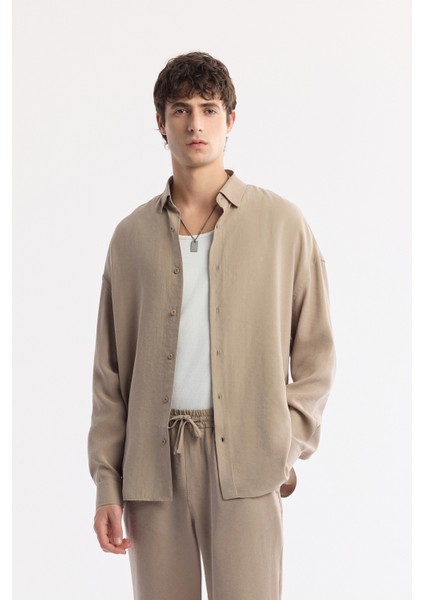 Erkek Bej Alttan Britli Yaka Soft Touch Oversize Fit Gömlek A51Y2168