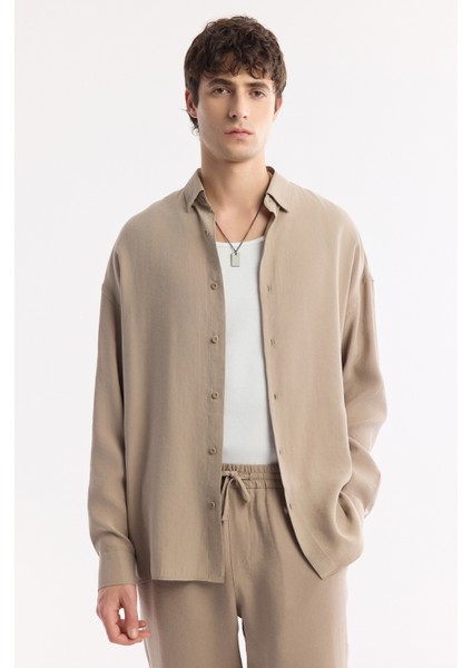 Erkek Bej Alttan Britli Yaka Soft Touch Oversize Fit Gömlek A51Y2168
