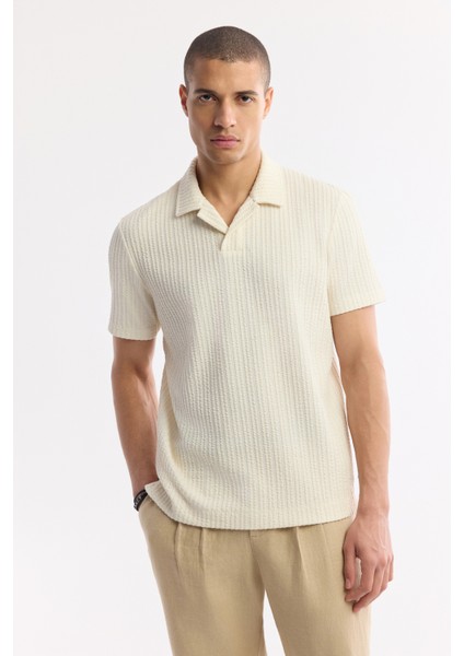Erkek Ekru Apaj Yaka Jakarlı Keten Karışımlı Regular Fit T-Shirt A51Y1024 indirimleri