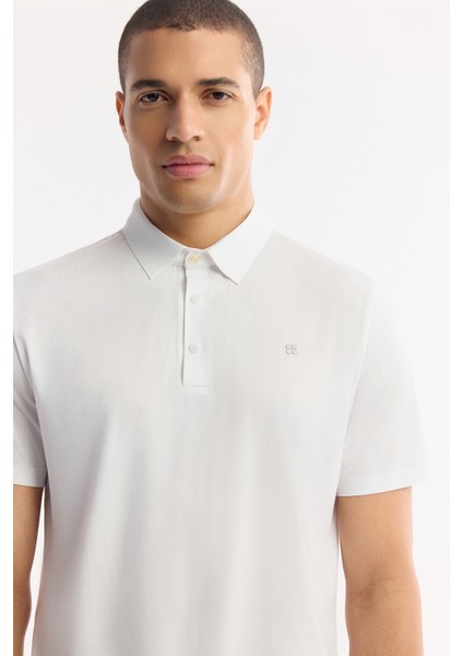 Erkek Beyaz Kıvrılmaz Polo Yaka Teknik Kumaş Regular Fit T-Shirt A51Y1155 fiyatları