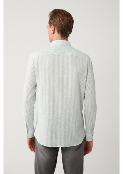 Erkek Açık Mavi Düğmeli Yaka Gofreli Kolay Ütülenebilir Slim Fit Gömlek A41Y2082 fırsatları