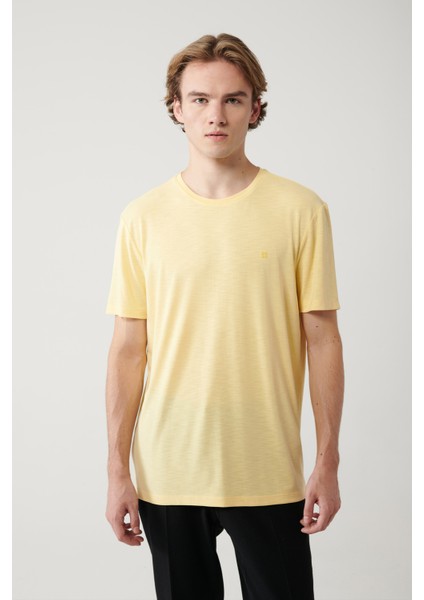 Erkek Sarı Bisiklet Yaka Bi-Stretch Soft Touch Basic Regular Fit T-Shirt B001031