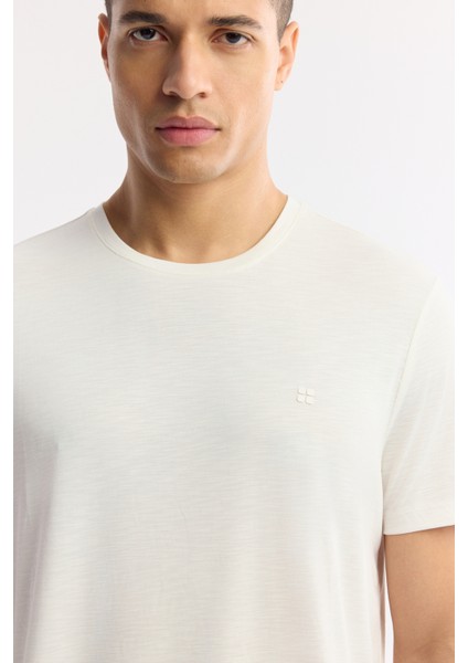 Erkek Beyaz Bisiklet Yaka Bi-Stretch Soft Touch Basic Regular Fit T-Shirt B001031 fiyatları