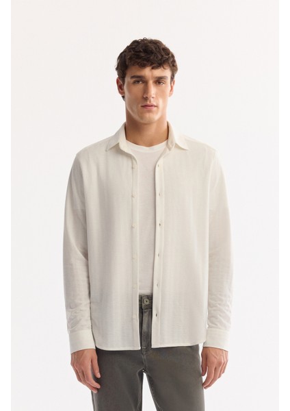 Erkek Beyaz Klasik Yaka Viskon Karışımlı Soft Touch Dokulu Regular Fit Gömlek A52Y2080