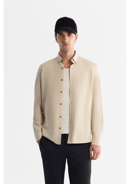 Erkek Bej Düğmeli Yaka Pamuklu Soft Touch Regular Fit Gömlek B002036