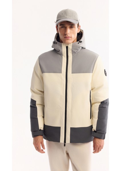Erkek Ekru-Gri Kapüşonlu Su İtici Rüzgar Geçirmez -10°C Dayanıklı Comfort Fit Mont A52Y6164 modelleri