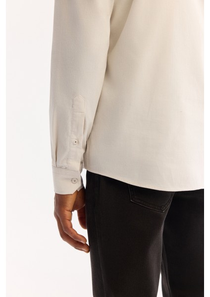 Erkek Kırık Beyaz Düğmeli Yaka %100 Pamuk Soft Touch Kadife Regular Fit Gömlek B002032 fırsatları