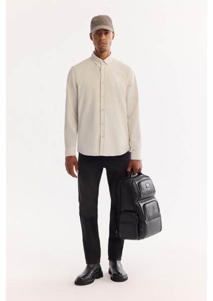 Erkek Kırık Beyaz Düğmeli Yaka %100 Pamuk Soft Touch Kadife Regular Fit Gömlek B002032