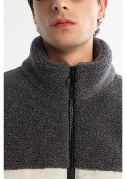 Erkek Gri Dik Yaka Su İtici Rüzgar Geçirmez Elyaf Şişme Peluş Comfort Fit Mont A42Y6017 fırsatları
