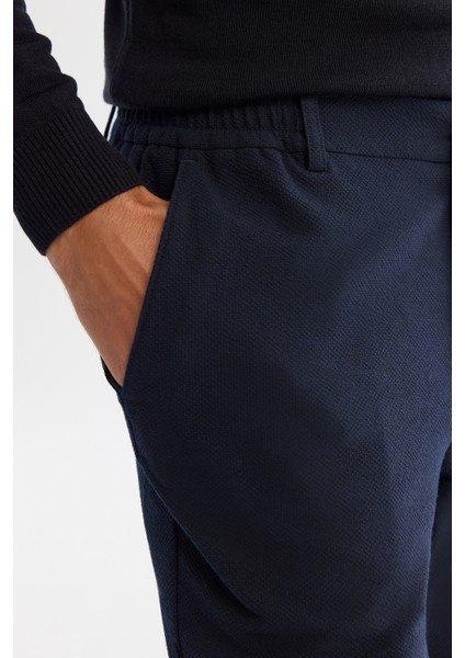 Erkek Lacivert Yanı Lastikli Bi-Stretch Kolay Ütülenen Chino Slim Fit Pantolon B003037