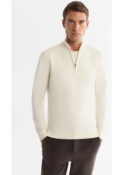 Erkek Ekru Dik Yaka Fermuarlı Çizgi Detaylı Soft Touch Triko Regular Fit Kazak A42Y5071 modelleri