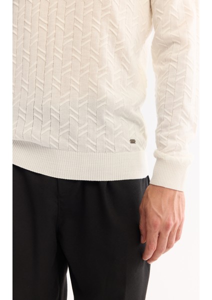Erkek Ekru Bisiklet Yaka %100 Akrilik Dokulu Triko Regular Fit Kazak E005088