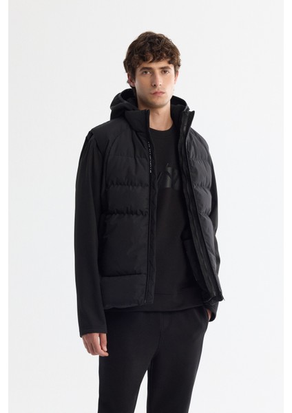 Erkek Siyah Kapüşonlu Su İtici Rüzgar Geçirmez Çıkarılabilir Yelekli Mevsimlik Mont A42Y6100