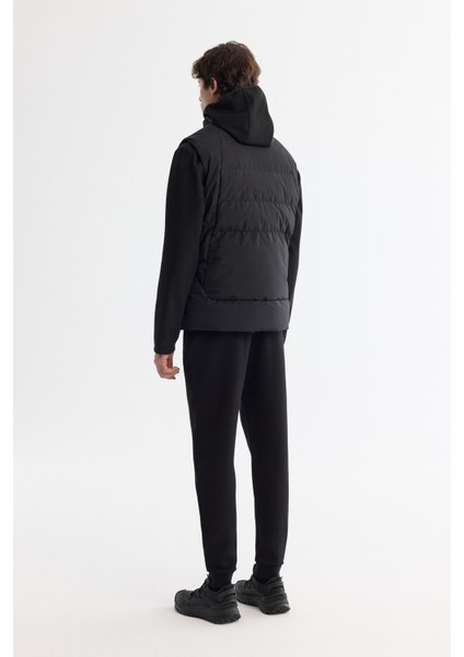 Erkek Siyah Kapüşonlu Su İtici Rüzgar Geçirmez Çıkarılabilir Yelekli Mevsimlik Mont A42Y6100