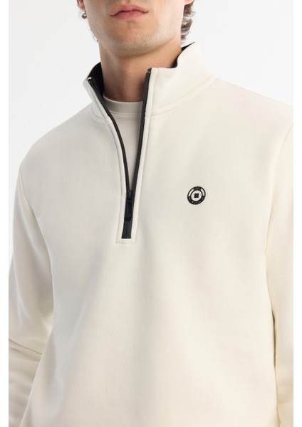 Erkek Beyaz Dik Yaka Fermuarlı 3 İplik Şardonlu Regular Fit Sweatshirt E001020 fiyatları
