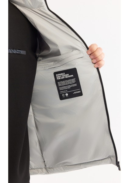 Erkek Gri Kapüşonlu Su İtici Rüzgar Geçirmez Şişme Regular Fit Mont B006082