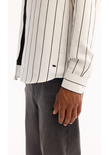 Erkek Beyaz Düğmeli Yaka Soft Touch Çizgili Comfort Fit Gömlek A52Y2101 indirimleri