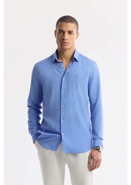 Erkek Mavi Alttan Britli Yaka Çizgili Viskon Karışımlı Comfort Fit Gömlek A51Y2128