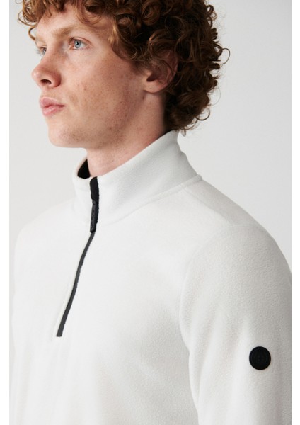 Erkek Beyaz Soğuğa Dayanıklı Yarım Fermuarlı Dik Yaka Polar Regular Fit Sweatshirt E001068 fiyatları