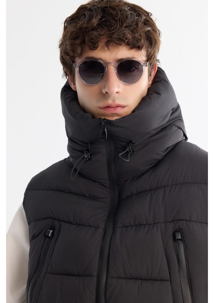 Erkek Siyah Kapüşonlu Su İtici Rüzgar Geçirmez Şişme Comfort Fit Yelek A42Y6504 fiyatları