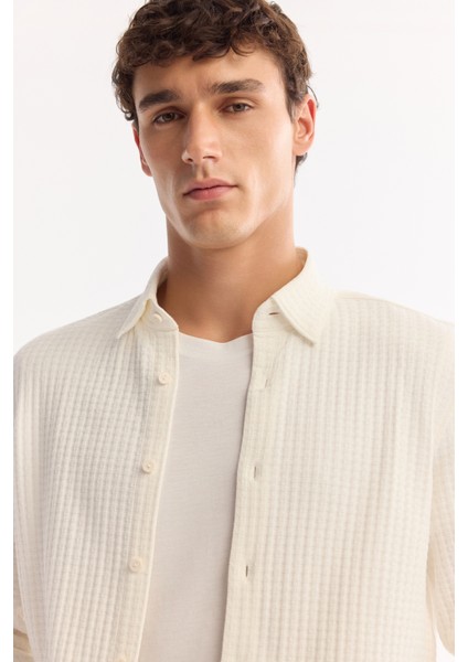 Erkek Beyaz Düğmeli Yaka %100 Pamuk Dokulu Comfort Fit Gömlek A52Y2069 fiyatları