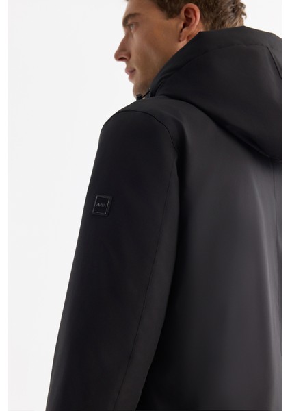 Erkek Siyah Çıkma Kapüşonlu Su İtici Rüzgar Geçirmez Uzun Comfort Fit Mont A42Y6151