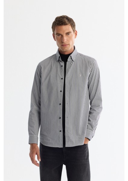 Erkek Siyah Alttan Britli Yaka Kolay Ütülenir Slim Fit Gömlek A42Y2134