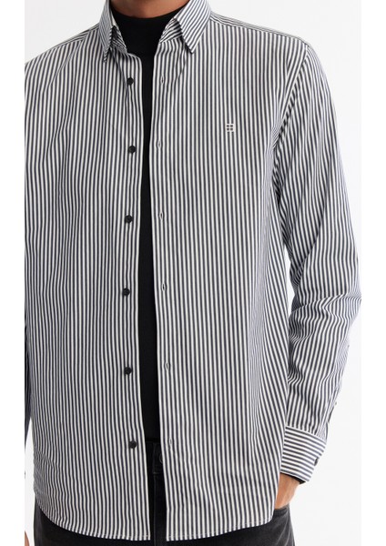 Erkek Siyah Alttan Britli Yaka Kolay Ütülenir Slim Fit Gömlek A42Y2134 fiyatları